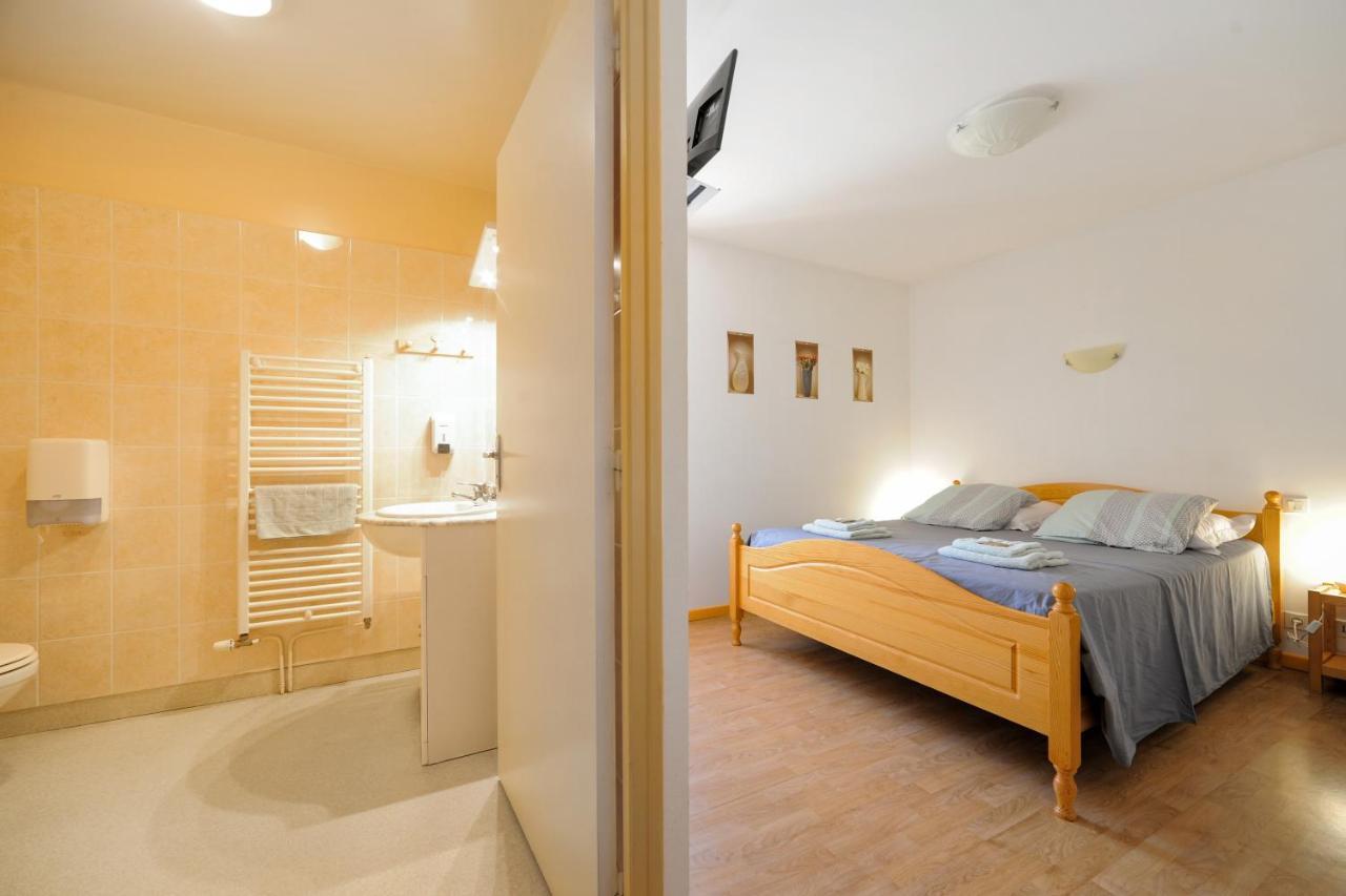 Chambres D'Hotes De L'Auberge L'Astrassadou Rézentières Eksteriør billede